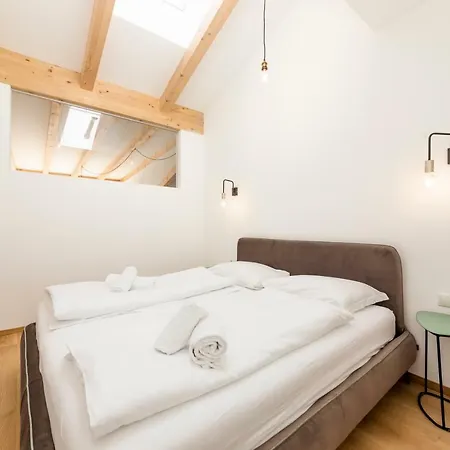 Cooper L Cooper Apartment *